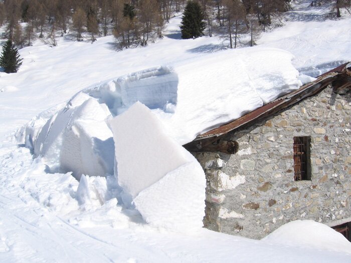 valanga sul tetto